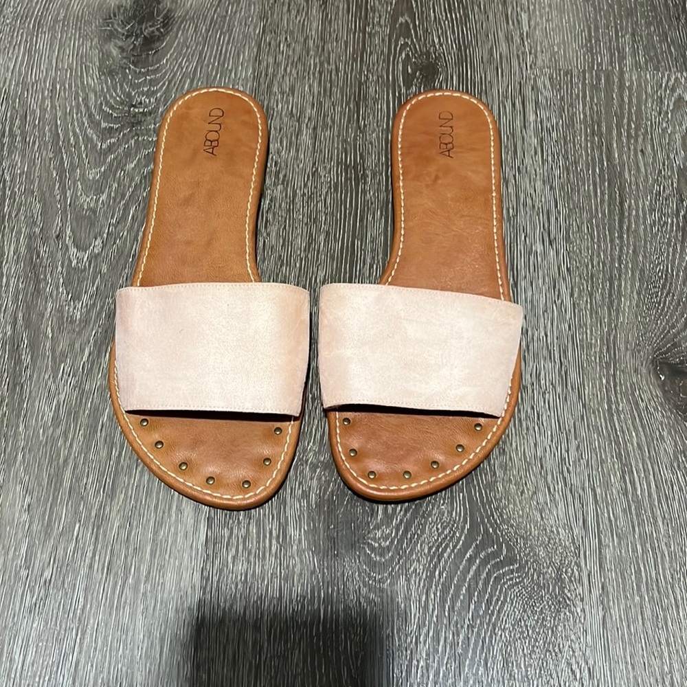 Women’s flat sandals